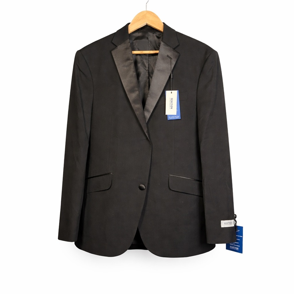 Gino Vitale Men’s 44R Tuxedo Jacket,‎ Satin-covered lapel - Single breasted